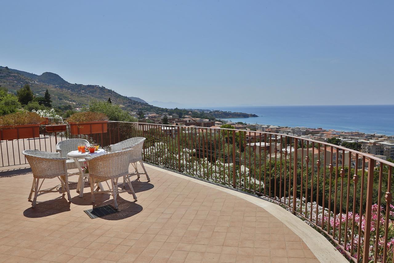 Terrazze Ponente E Levante - By Vacation Service Appartement Cefalù Buitenkant foto